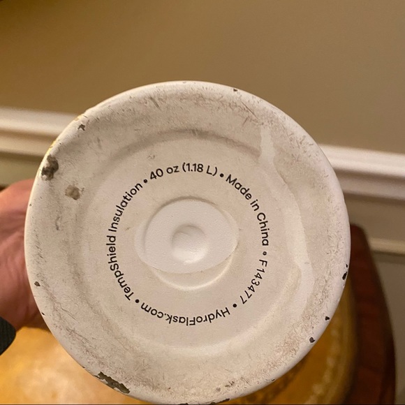 Hydro Flask 40 Ounce Wide Mouth Cap Water Bottle in White - Picture 5 of 6